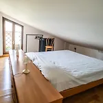 Guesthost - Visogliano Roomy W Terrace Near The Station سيستيانا