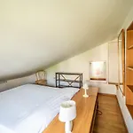 Guesthost - Visogliano Roomy W Terrace Near The Station شقة