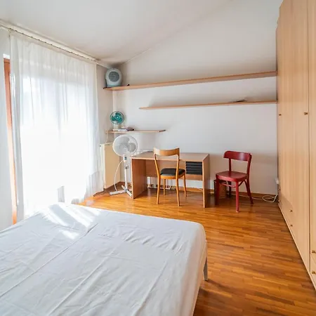 شقة Guesthost - Visogliano Roomy W Terrace Near The Station