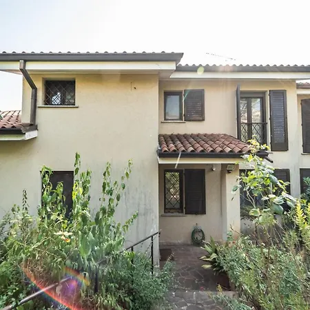 شقة Guesthost - Visogliano Roomy W Terrace Near The Station سيستيانا